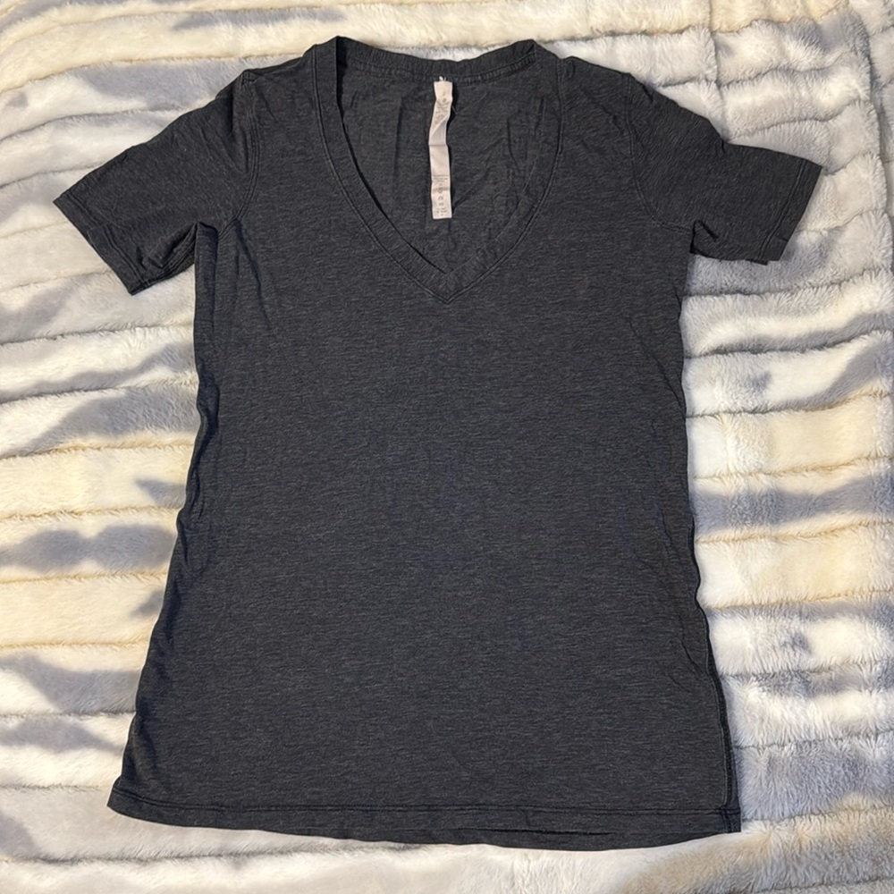 Lululemon V-Neck T-Shirtrt